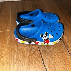 Disney toddler size 6 crocs